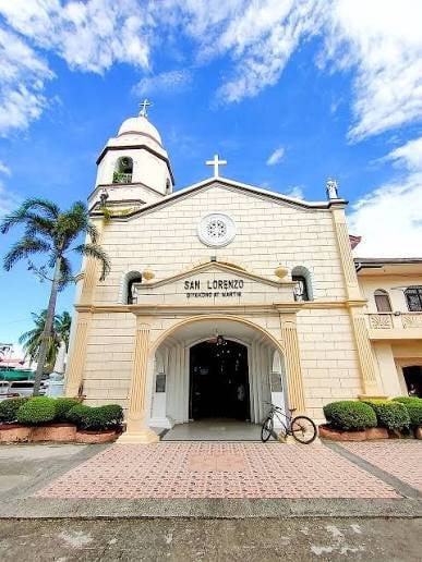 San Lorenzo Diakono at Martir Parish Church front view
