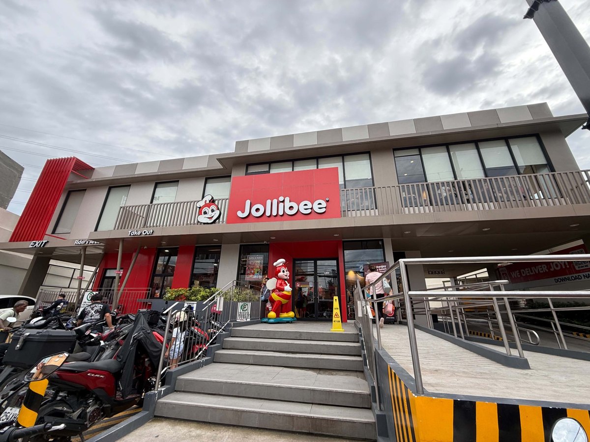 Jollibee Balagtas Bayan exterior